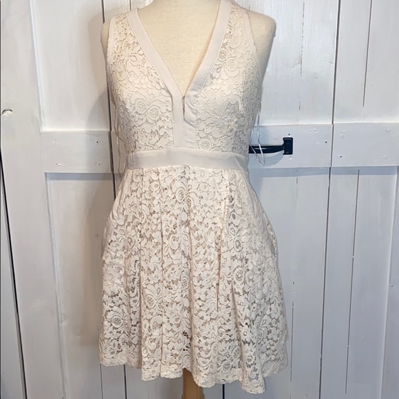 Free People Dresses & Skirts - Free People Cream Lace Dress With Pockets!
